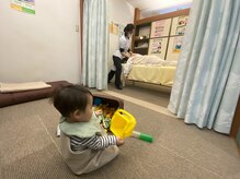 子育てママの整体サロン/施術中のお子様の様子