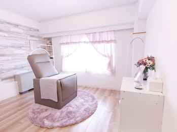 アポストロフィエスの写真/落ち着いた雰囲気でリラックスしながら施術が受けられる♪経験豊富なスタッフが理想のお目元を叶えます！