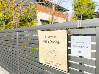 ベラドンナ(Bella Donna)/こちらの看板が目印
