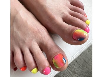 ヘアーアンドネイル ルシア(Hair&Nail Lucia)/カラフルなフットネイル!