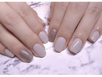 アルーシェ 平井(Alushe)/大人ネイル◎シルバー×ホワイト