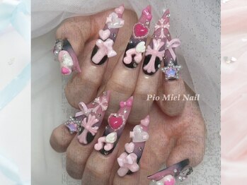 ピンクゴテゴテネイル