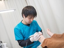 銀座巻き爪補正店/施術中