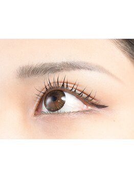 ナチュラル上品な目元にしたい