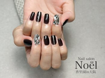 ノエル(Noel)/ブラック×埋めつくしネイル