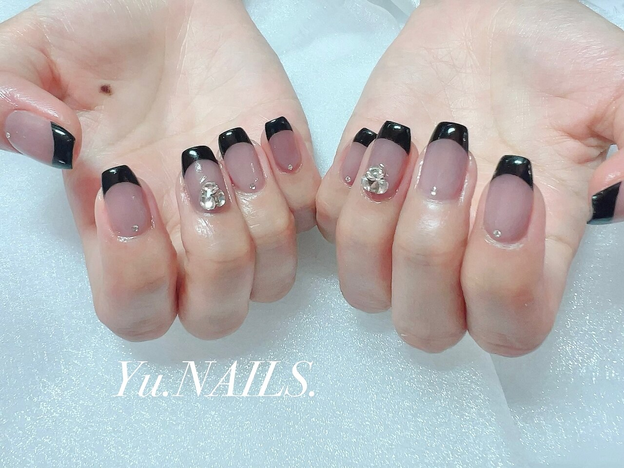 ［07］ネイルチップ フレンチネイル ブラック ミラーフレンチ オーダー ネイルチップ受注生産】ぷっくりフラワー ミラーフレンチネイル