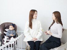 エクラ バイ シャンリィ(eclat by shanLy)の雰囲気（小さなお子様用の椅子もご用意しておりますお隣で施術も可能です）