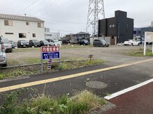 ジャパンオレンジシェーブ 長町本店(Japan Orange Shave)/砂利の駐車場出入口２