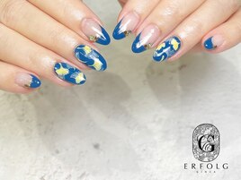 くすみブルー×イチョウネイル