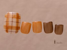 ブラウンチェックフットネイル