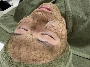 サロンドマヒナ(Salon da Mahina)の写真/肌質改善ならお任せ！男性にもオススメ剥けないハーブピーリングで毛穴・ニキビレスな自信肌へ♪