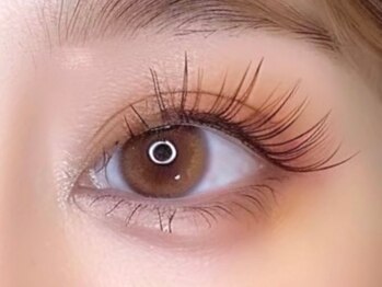 シルフ 心斎橋店(sylph)の写真/[心斎橋]目の形・印象・雰囲気からマツエクデザインをご提案！カラーエクステをプラスして繊細な目元に♪