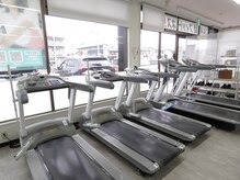 ロコモコ 半田店(ロコモK.O)の雰囲気（ランニング、ウォーキング用マシン5台設置）