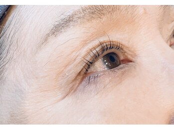 エムアンドエー(M&A)/ラッシュリフト