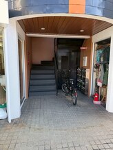 心音/パルシェ上野坂　入口階段