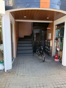 心音/パルシェ上野坂 入口階段