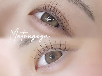 まつげ屋 イオン富士南店の写真/春は可愛さのバランスを更新。骨格に合わせたふんわりカールで“盛れてるのに軽い”今っぽ可愛い目元へ♪