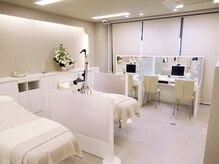 シーボン 川越店の雰囲気(明るく広々とした開放的なサロン空間。初めての方も通いやすい)