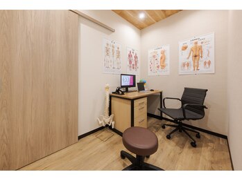 ホネツギ 柏駅西口接骨院(HONETSUGI)/【カウンセリングルーム】