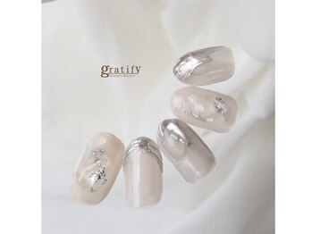 ホワイト系ニュアンスネイル