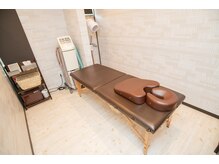 エイチスタイル鍼灸整骨院 整体院(H-Style鍼灸整骨院 整体院)の雰囲気（ベットは少数なので落ち着いて施術を受けられます♪個室も完備☆）