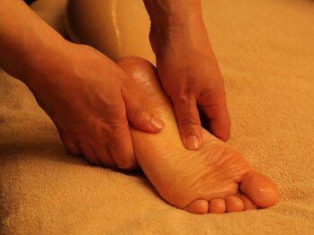 カルムエール(CALME AIR)/“足裏”のイタ気持ちいい足つぼ