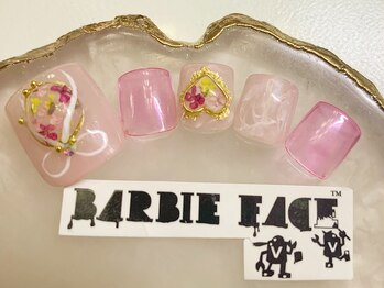 バービーフェイス 恵比寿(Barbie Face)/瓶の中のお花とリボン