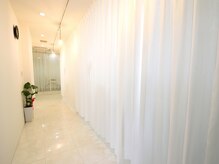 アフター(After)の雰囲気（リラックスできるようカーテンの仕切りで個室になっております。）