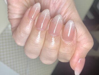 カルネ(carnet.)の写真/ちゅるっとした仕上がりが可愛い”クリアフレンチ”は長さだしだからこそできるデザインで大人気♪