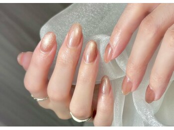 ソート(Sot)の写真/他店にないマグネットの輝きで手元を美しく。日常に溶け込むシンプルネイル☆