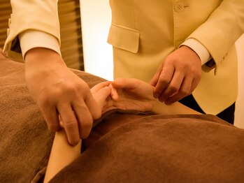 スタジオシュカ鍼灸治療院/脈診(妊活・鍼灸/美容鍼)