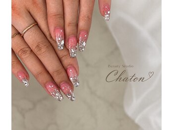 シャトン(Chaton)の写真/オフィスもOK♪大人可愛い上品シンプルネイルが人気