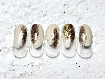 塗りかけポイントビジューネイル