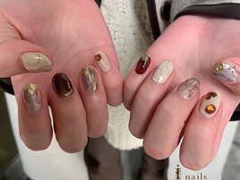 個性派ニュアンスネイル