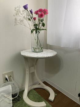 椎名亮 整体院/店内には生花を飾っています