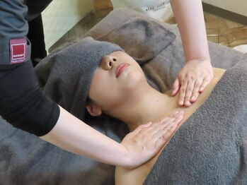 サロン ナナラ 久留米 鳥栖(SALON Nanala)の写真/【高技術×高品質】厳選したアロマオイル使用のオイルマッサージで丁寧に全身ケア◇至福のひとときをご提供