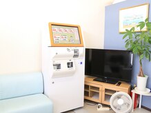 愛宏堂整骨院の雰囲気（発券機からのお会計も可能です♪）