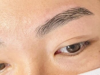 オミ(omi)の写真/【メンズアイブロウ　眉ワックス付き★5500円】プロの手で導き出す理想の黄金比でお目元をより魅力的に♪