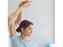 リラピーの雰囲気（整体・ストレッチなどで硬くなった筋肉や骨の動きを整えます！！）