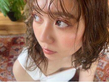 ムク(MUKU)の写真/【豊富なニュアンスカラー×デザインするマツエク】失敗しない、初めてのカラーエクステはMUKUにおまかせ◇