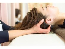 頭蓋骨の左右の高さも整えて小顔を実現。美容整骨矯正。