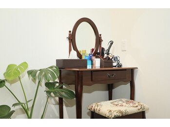 カラーリリー アンド ユン(Calla lily & yun)/ドレッサーをお使いください