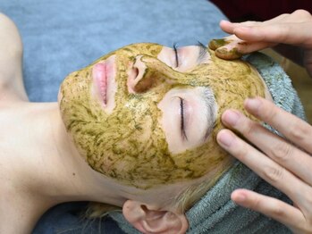 サロン デ リブレ 加古川店(salon de Libre)の写真/<リピ客☆続出中>自社製ハーブピーリングでお得に毛穴レス肌へ!黒ずみザラつきを改善し透明感溢れる素肌に!