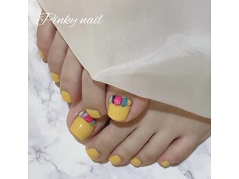 ピンキーネイル(Pinky nail)/フットネイル×カラフルストーン