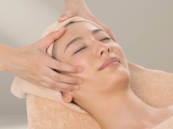 イービーシーシー新宿(e.b.c.c.)の写真/たるみ改善ならコレ！究極リフトアップ【毛穴洗浄+小顔リンパケア70分】顔筋ほぐして理想の小顔＆肌質改善