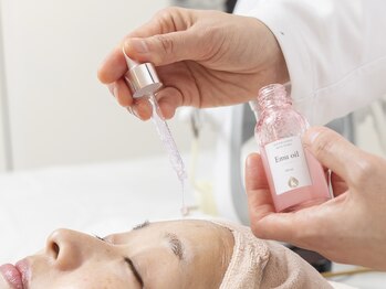 エミ 横浜天王町(emi)の写真/希少な国産エミューオイルで毛穴・くすみを徹底改善！高い保湿力と浸透力で、透明感溢れるハリ艶肌へ★