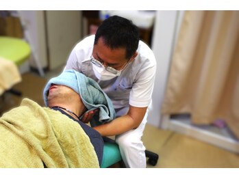 やたがい整体院/[首コリ]ポイントをぐっと刺激！