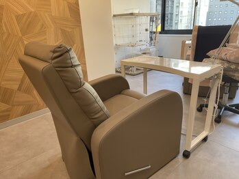 ルダリドゥー 東銀座店(Le Dali Deux)/全席リクライニングソファーです