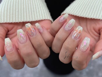 シー(SHE)/ネイルホワイトニュアンス