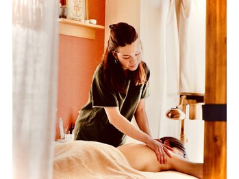 カナサロン(kanasalon)/オーナーセラピストのKANAです。